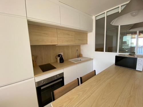 BEL APPARTEMENT CENTRAL - Vue PORT Et MER - Parking - Clim - WIFI