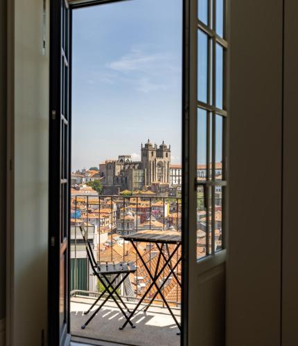 Boutique Duplex with Balcony & Panoramic Views