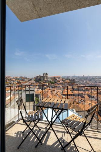 Boutique Duplex with Balcony & Panoramic Views