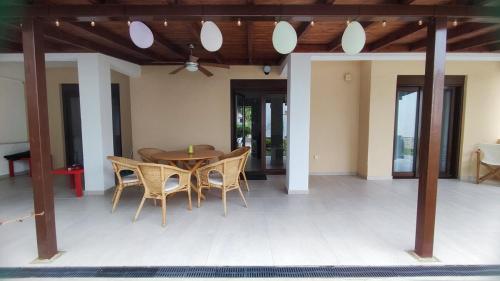 Beach Front House with Garden, in Pefkochori