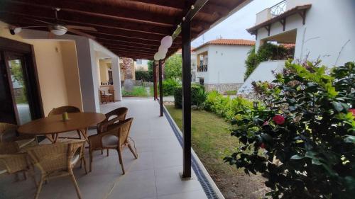 Beach Front House with Garden, in Pefkochori