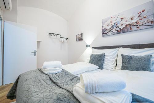 1 BDR - Apartment Royal, in Vienna's City Center