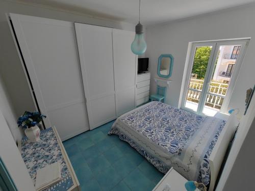 a small bedroom with a bed and a balcony at Da Papi Johnny in Maratea