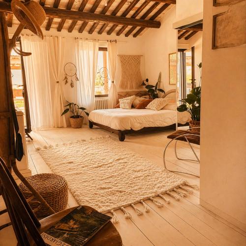 a bedroom with two beds and a large window at Casa Vuscichè - Stanza di Artemisia in Roseto degli Abruzzi
