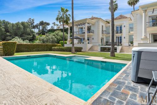 Villa del Este Ref #117