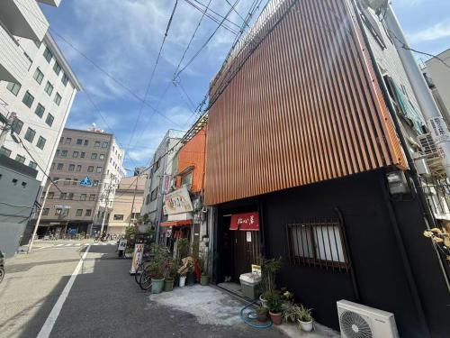 到难波4分钟 机场直达 通天阁 心斋桥 梅田 Usj14分 全新日式 2房1厅1厨2卫2浴 最多5人