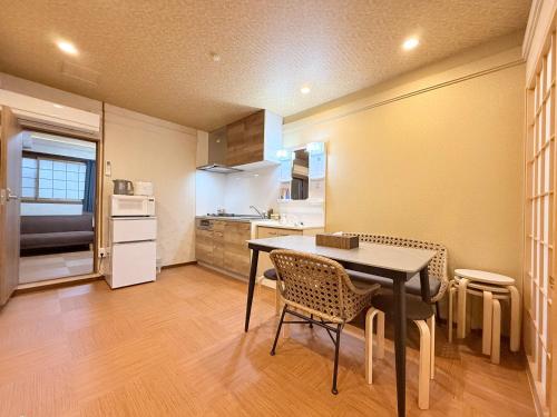 到难波4分钟 机场直达 通天阁 心斋桥 梅田 Usj14分 全新日式 2房1厅1厨2卫2浴 最多5人