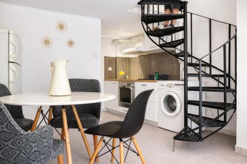 Tetrapoleous Loft
