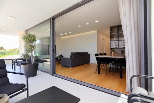 Nova - Spacious Modern 3-Bedroom Apartment with Large Terrace