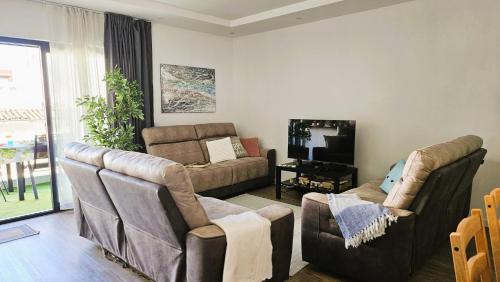 Esmeralda II - stylish with pool, private parking, AC, Wi-fi, top location, in Olhão