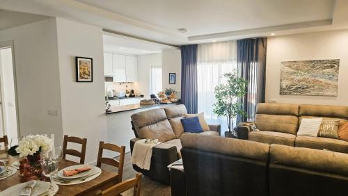 Esmeralda II - stylish with pool, private parking, AC, Wi-fi, top location, in Olhão