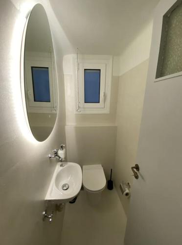2 Bedroom 1,5 Bath near Kolonaki Square 9min from Metro station