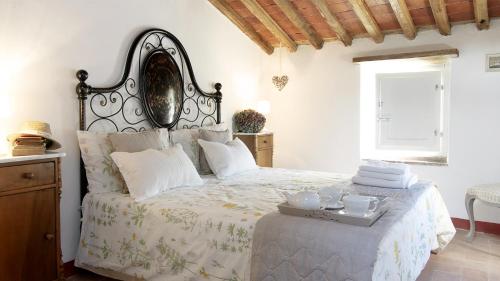 A bed or beds in a room at Rustico Dora