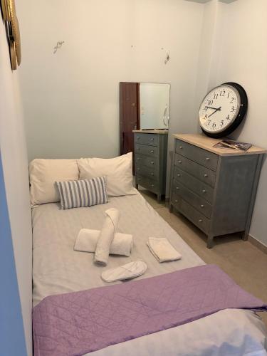 Sunny 1-Bedroom Apt 10 Min Walk to Acropolis