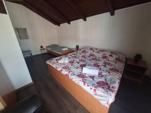 a bedroom with a bed with a red and white blanket at Apartmani Lovro in Ogulin