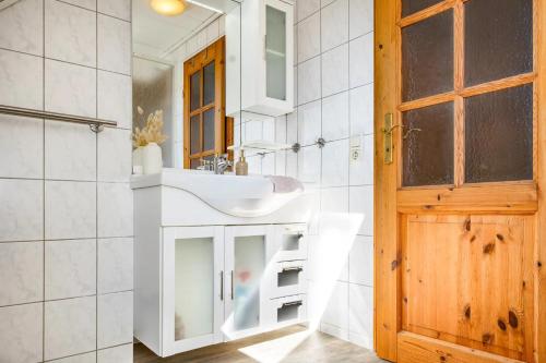 a bathroom with a sink and a mirror at Familien-Ferienanlage Seefeldt in Freest