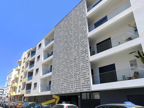 Esmeralda II - stylish with pool, private parking, AC, Wi-fi, top location, in Olhão
