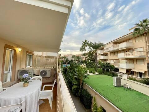 Apartamento con Terraza y Piscina a 600m de la Playa en Jávea
