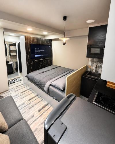 1BR SRV Studio Apartment - WYMA Retreat TERRA