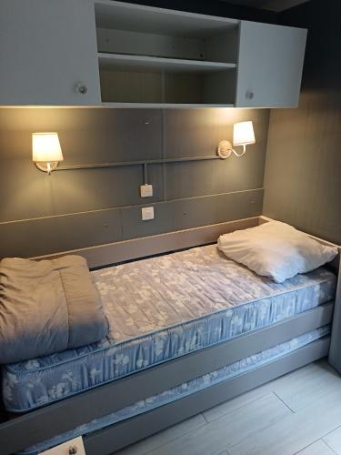 Llit o llits en una habitació de Camping DEL MAR
