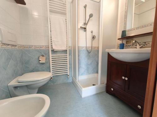 a bathroom with a toilet and a sink and a shower at B&B La Tenuta del Conte in Fermo