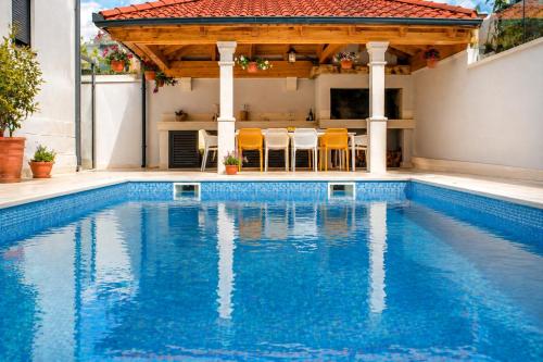Marevola Residence Pool Suite