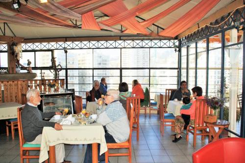 Um restaurante ou outro lugar para comer em Eco Hostal Offenbacher-Hof