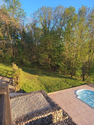 an overhead view of a backyard with a swimming pool at La parenthèse in Puy-dʼArnac