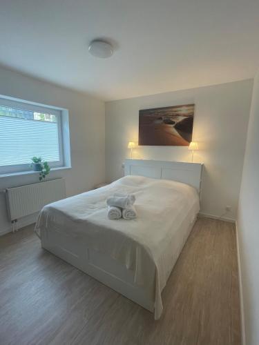 a bedroom with a bed with a stuffed animal on it at Ferienwohnung Moor in Wickede (Ruhr)