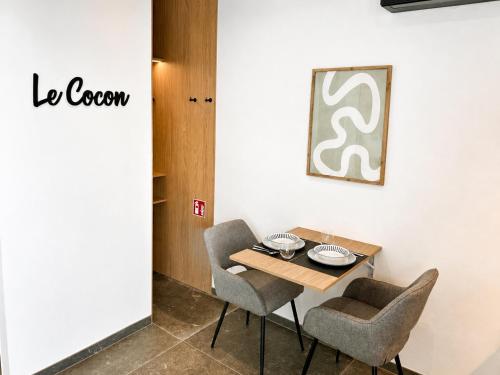 a dining room with a table and two chairs at Le Cocon Galhausen in Saint-Vith