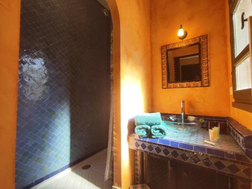 Chambre Taza, Riad 1 Couple only au village naturiste
