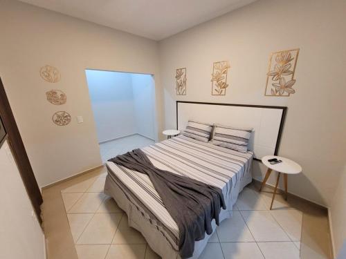 a bedroom with a large bed and a table at Casa, jd Belo Horizonte in Indaiatuba