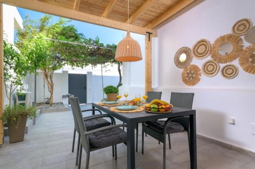 Renovated, Beachfront, quiet terrace and balcony w beach views, near Rhodes Marina AQUAVISTA HOME