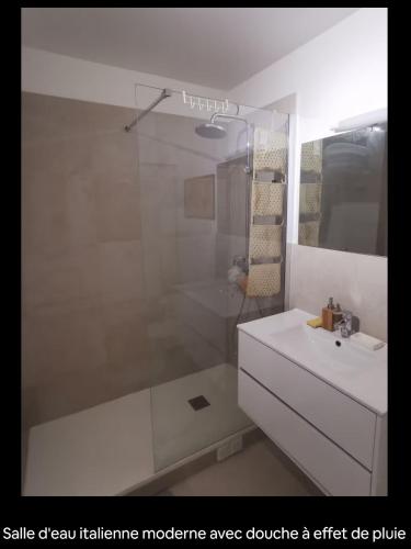 Cosy 50sqm flat at Eiffel Tower and Parc Expos with Parking