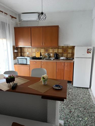 PELEKAN rooms and apartments ATHINA 22