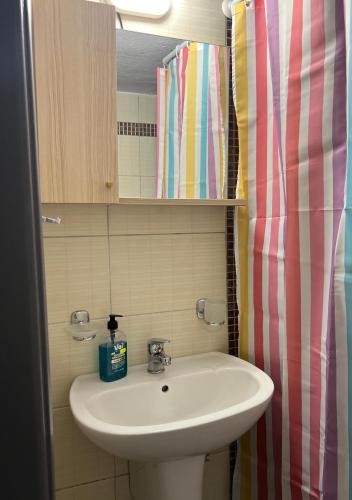 PELEKAN rooms and apartments ATHINA 22