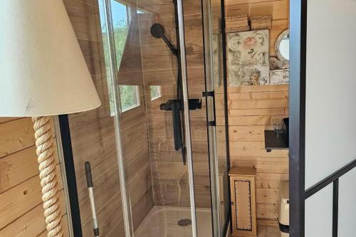 Cabin Sleeps 2 with Enclosed Garden