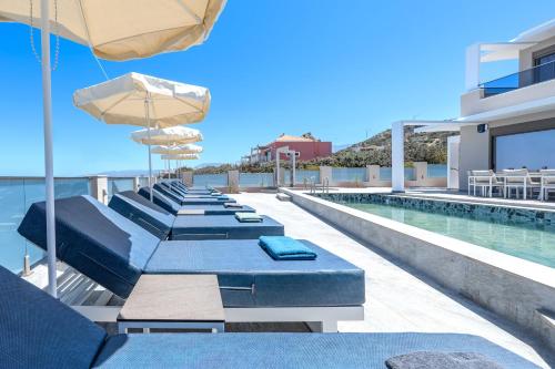 Elmar Bay Villa, Beachfront Luxury Escape with Private pool