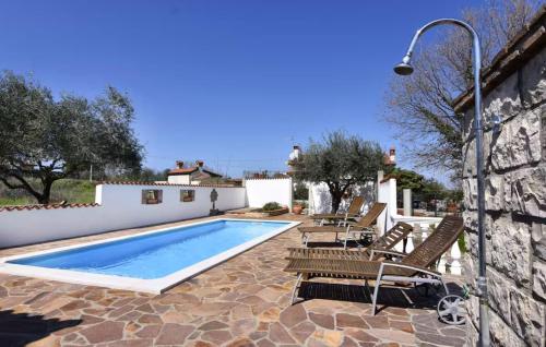 Apartment with pool in epljani near Umag
