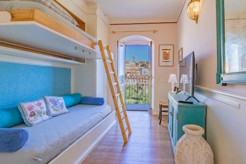 a room with a bunk bed and a ladder at Apartament Vista capomare in Capoliveri