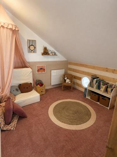 a small bedroom with a bed and a rug at Casa Terracotta in Saint-Aignan