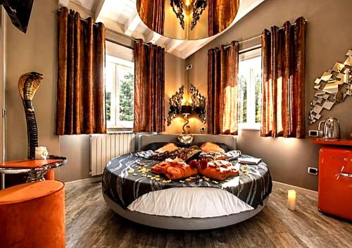 BELLAVISTA EXCLUSIVE B&B in zona centrale con piscina riscaldata-Jacuzzi vista lago LA COLAZIONE viene servita in una pasticceria esclusiva in centro-vicina alla struttura-animali di piccola taglia ammessi su richiesta
