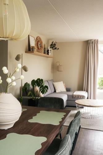 a living room with a couch and a table at Vakantiehuis 6 personen ENL Boutique 92 in Ewijk