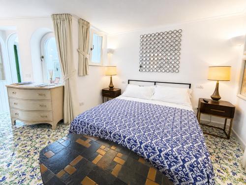 a bedroom with a bed and a dresser and two lamps at Villa Sain Charming Suite in Anacapri