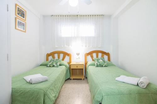 apartamento playa de Levante,parking, aire dos habitaciones y dos baños vistas playa y jardin