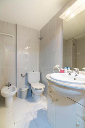 apartamento playa de Levante,parking, aire dos habitaciones y dos baños vistas playa y jardin