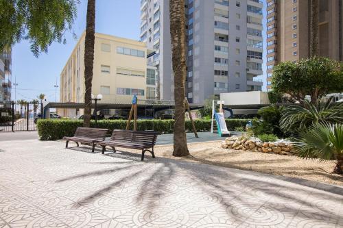 apartamento playa de Levante,parking, aire dos habitaciones y dos baños vistas playa y jardin