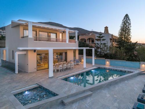 Elmar Bay Villa, Beachfront Luxury Escape with Private pool