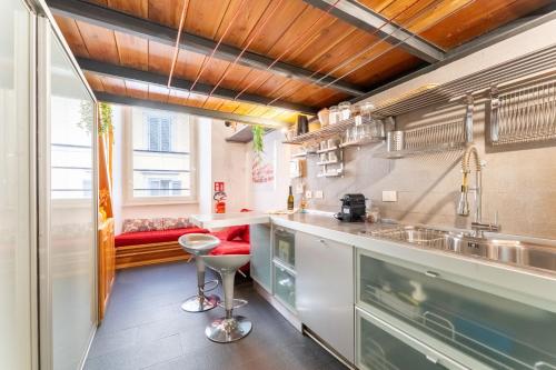 Esedra Loft, Like on a Boat Drifting Through Rome