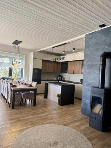 a kitchen and dining room with a table and a stove at Dom Port Orion Puck in Puck